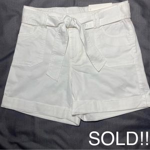C EST 1946 Women’s Classic High-Rise White Cuffed Shorts Stretch Waist Size 6
